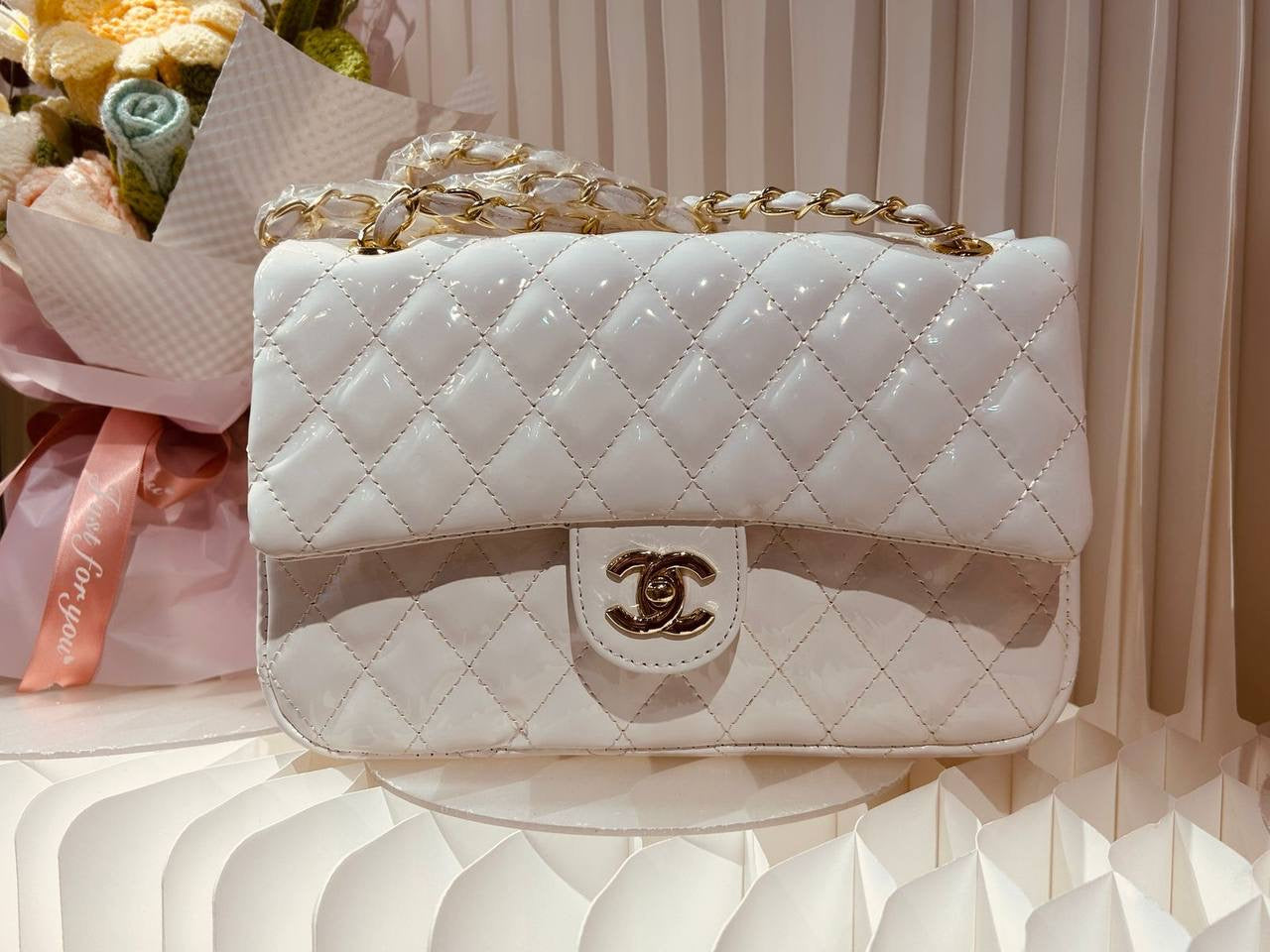 CHANEL 
26*8*16cm
100 dhs🇦🇪
with box
🎁🎁🎁
Zain254
♥️♥️♥️