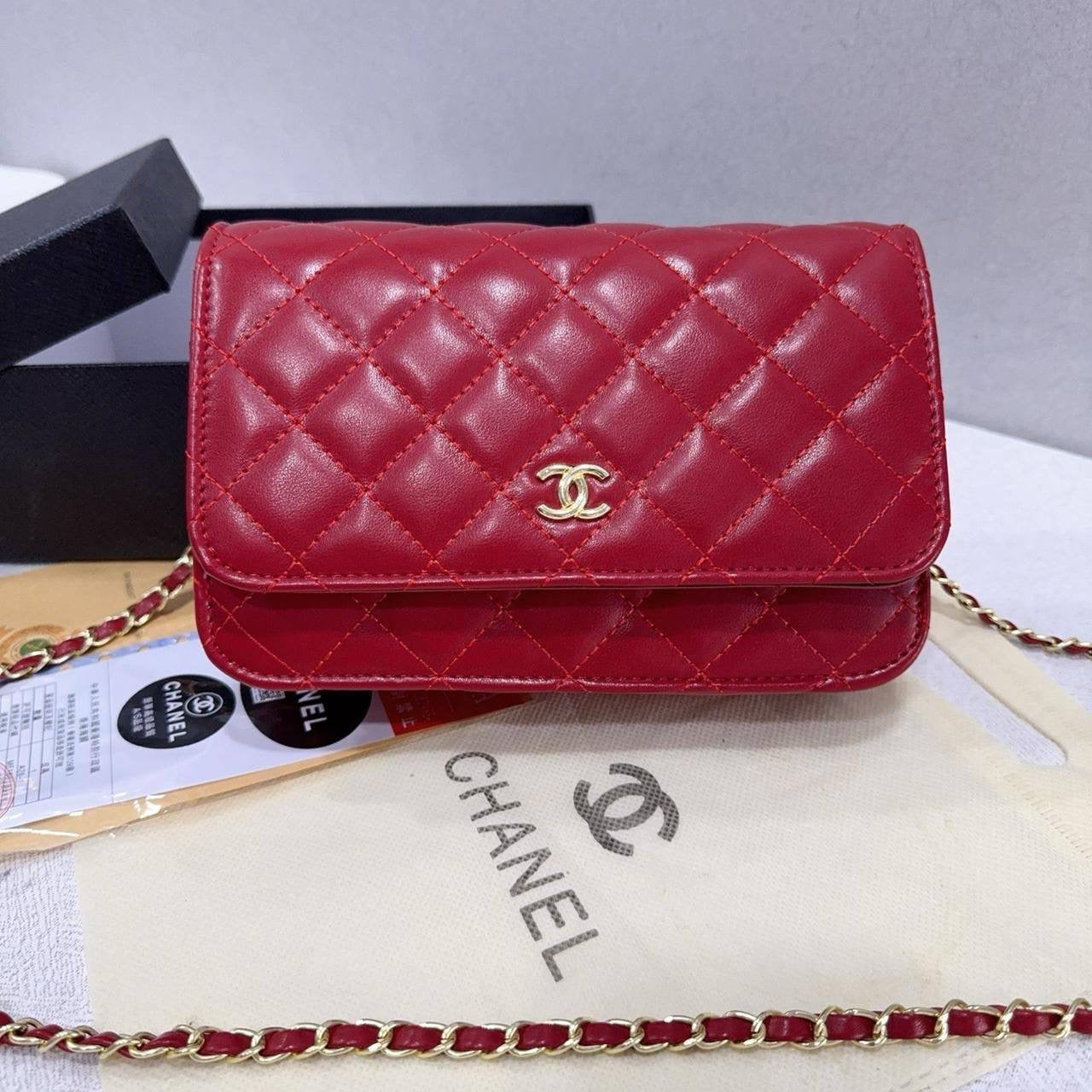 Chanel
21*14*7cm
60 dhs🇦🇪
Zain17
♥️♥️♥️