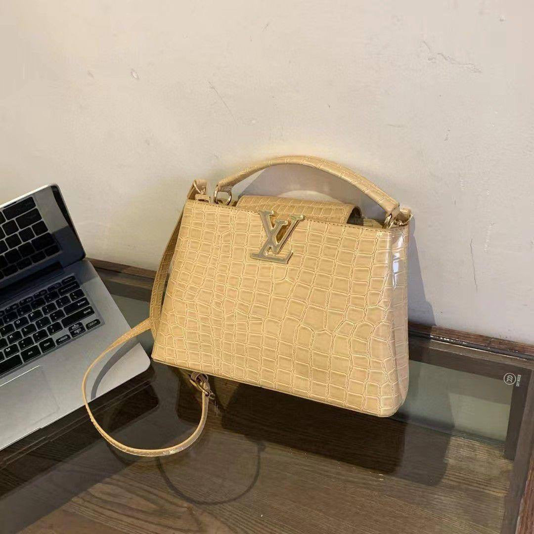 🎉 Offer 🎊LV / Chanel / Tory Buch
Size: 27 ~ 20.5  cm
70 dhs🇦🇪
Limit Stock
Zain115
♥️♥️♥️