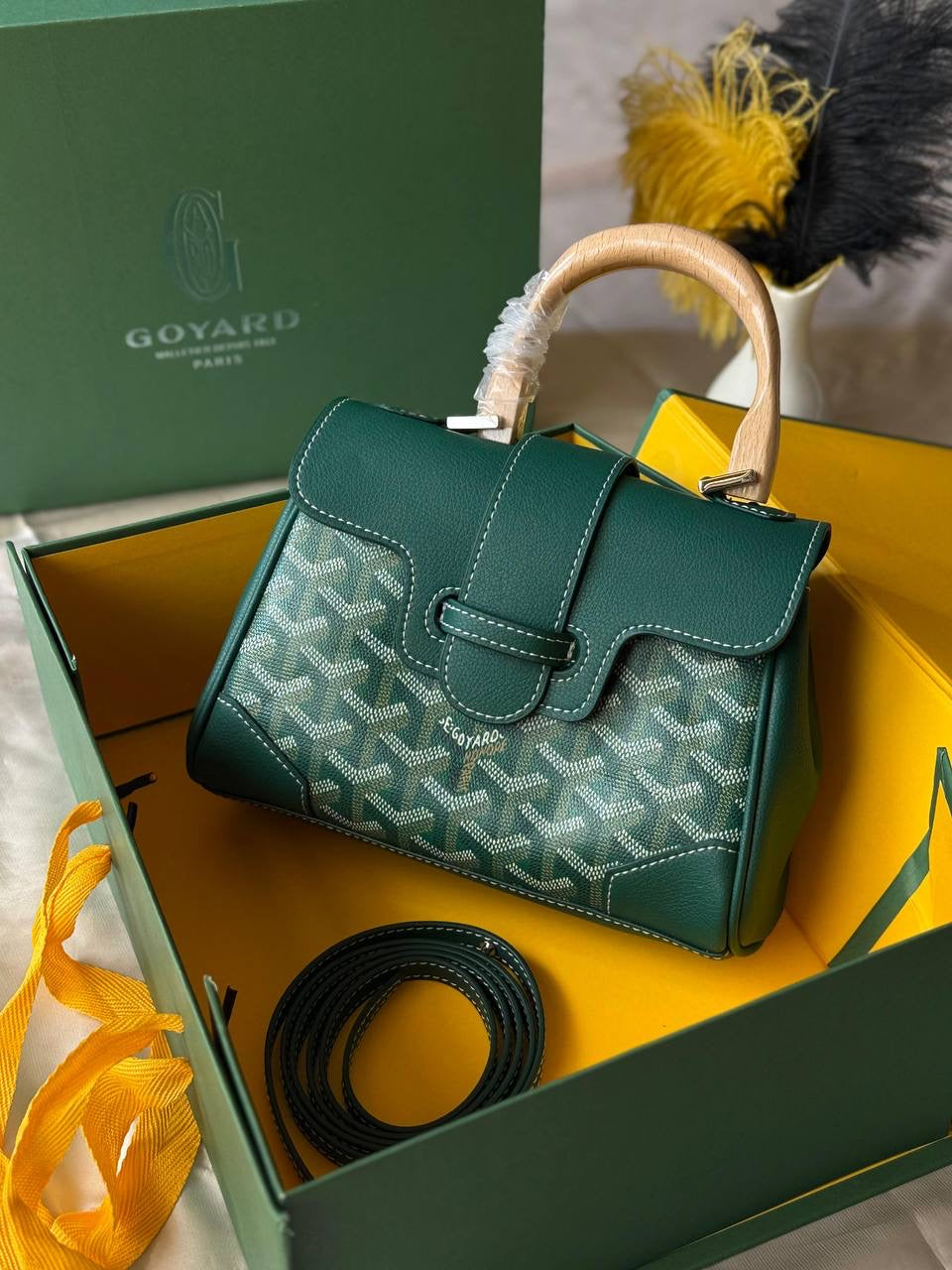 GOYARD
20cm
350 dhs🇦🇪
Top quality 
With box
🎁🎁🎁
Zain167
♥️♥️♥️