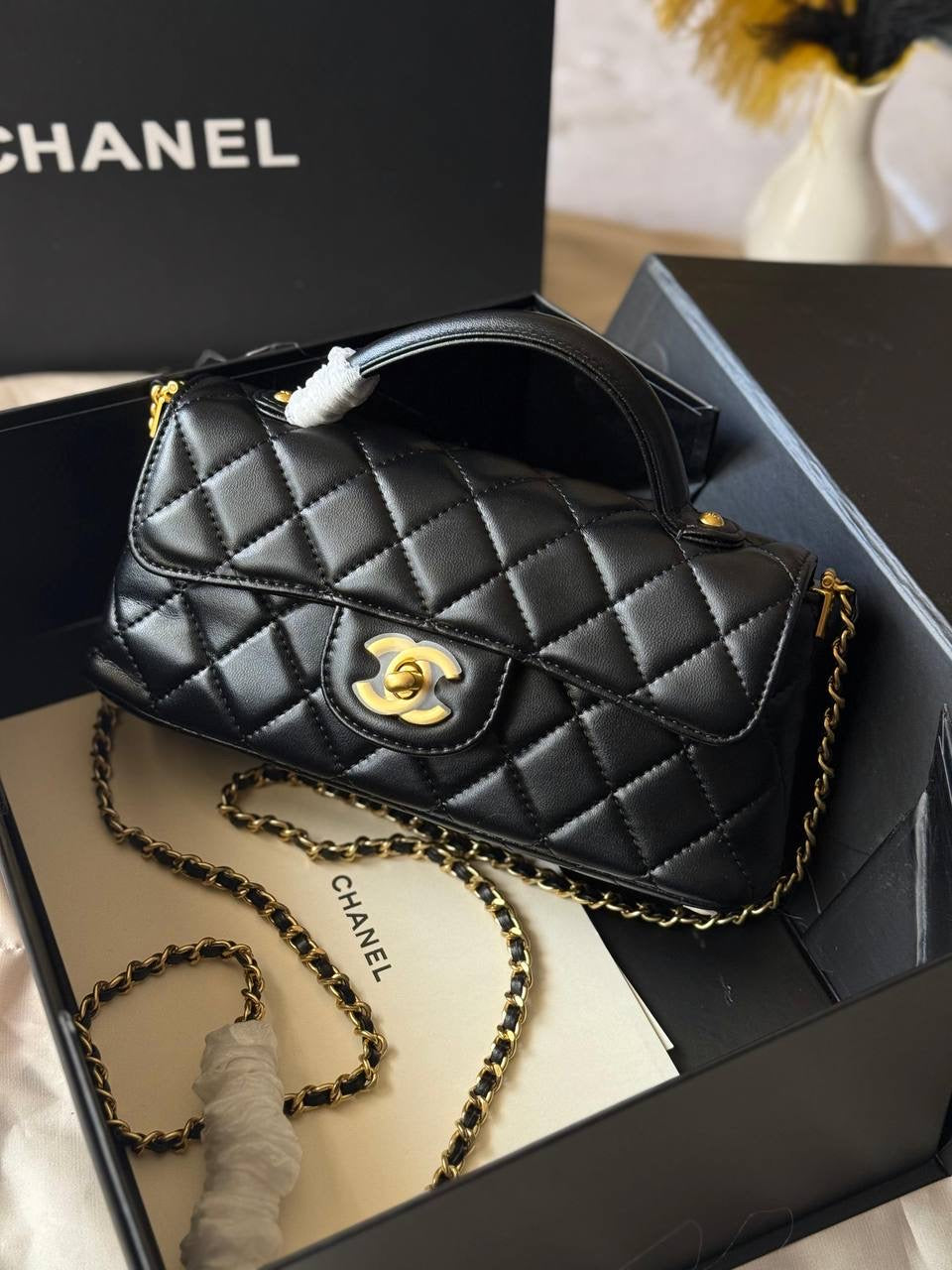 CHANEL
23cm
340 dhs🇦🇪
Top quality 
With box🎁
Zain167
♥️♥️♥️