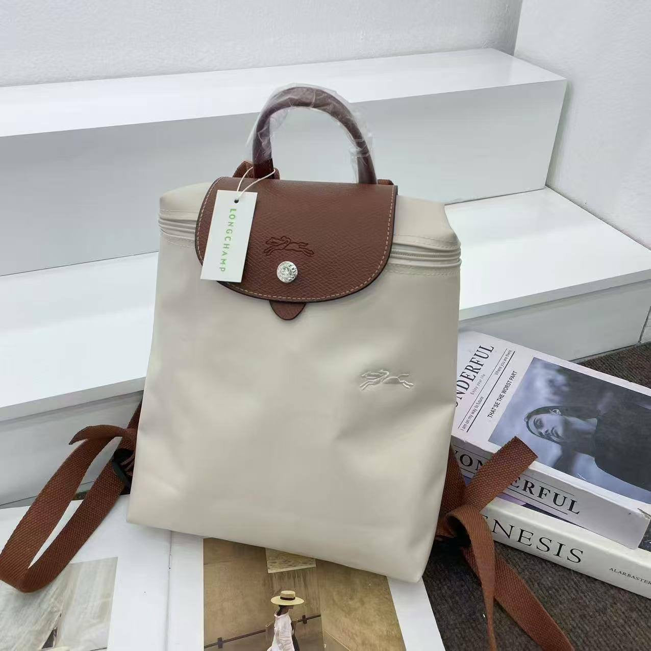 Lomg Champ
28*26*10cm
60 dhs🇦🇪
Zain17
♥️♥️♥️