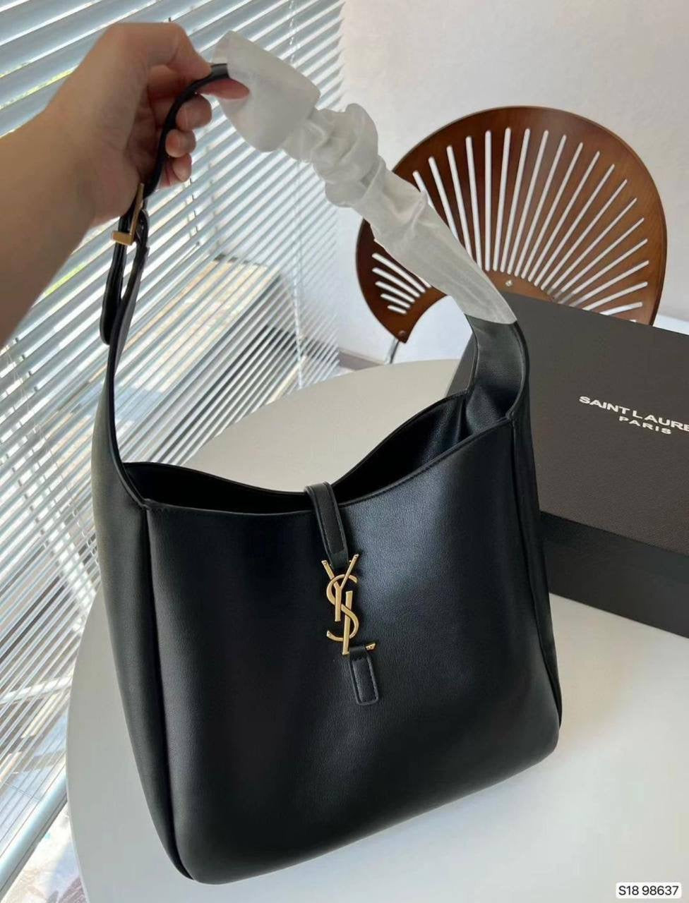YSL 
NEW CAME GOOD QUALITY 
85 dhs🇦🇪
Zain39
♥️♥️♥️