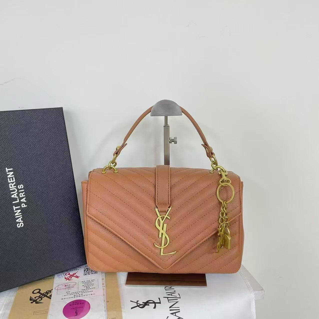 YSL 
105 dhs🇦🇪
With box
🎁🎁🎁
size 25cm
Zain161
♥️♥️♥️