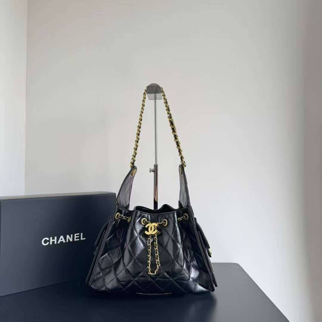 New arrived 
Chanel 
130 dhs🇦🇪
Size 28cm
Zain161
♥️♥️♥️
