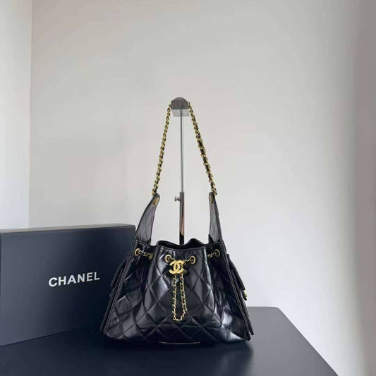 New arrived 
Chanel 
130 dhs🇦🇪
Size 28cm
Zain161
♥️♥️♥️