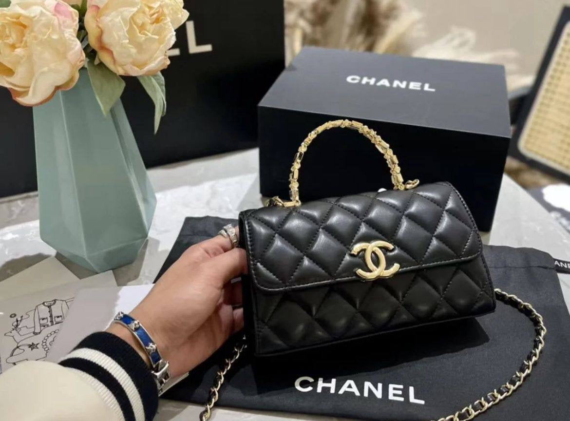 Chanel
90 dhs🇦🇪
Good quality
with box
🎁🎁🎁
Zain35
♥️♥️♥️