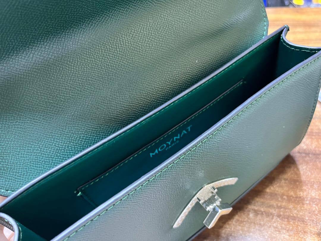 Moynat 
95 dhs🇦🇪
with box
🎁🎁🎁
size 26×5×17cm
Zain42
♥️♥️♥️