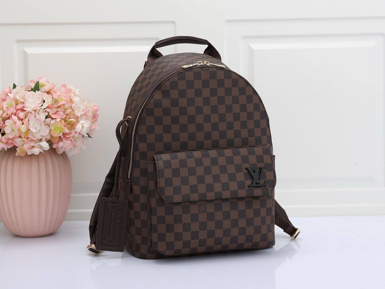 LV BACK PACK 
GOOD QUALITY 
120 dhs🇦🇪
Size 41*30*15 CM
Zain28
♥️♥️♥️