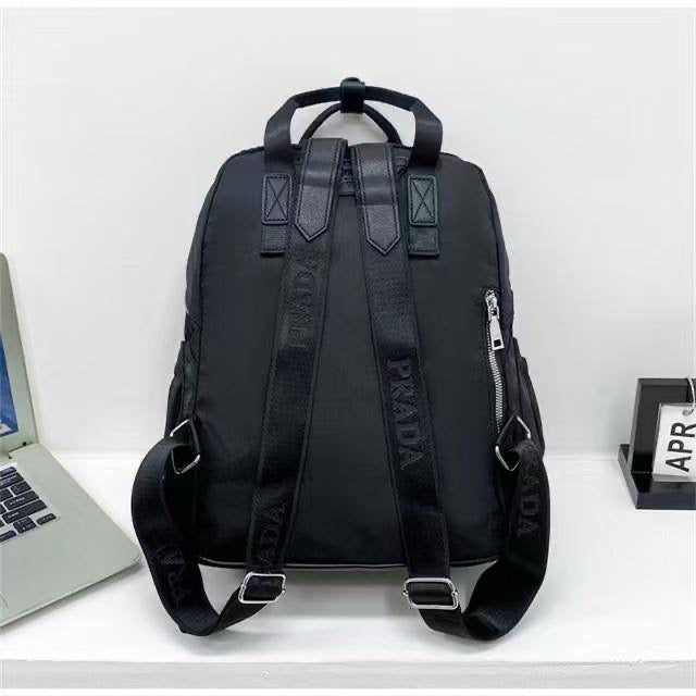 Prada
37*27*13cm
80 dhs🇦🇪
Zain17
♥️♥️♥️