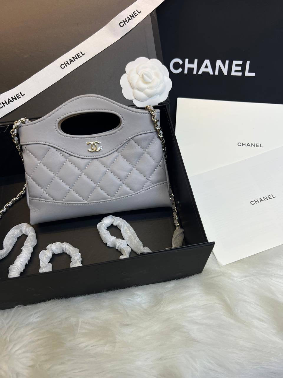 CHANEL 💕💕✨
Super master quality 🔥🔥
Available ✨💕💕
With full packing 📦🎀
For Price 👇 WTSP Text Zain 0568585901
Zain252
♥️♥️♥️