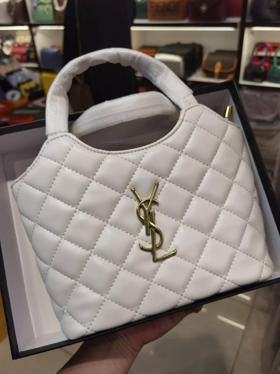 🎉 Offer 🎊 Guess / YSL / Celine / Tory Buch
Size: 27 ~ 20.5  cm
70 dhs🇦🇪
with box🎁
Zain115
♥️♥️♥️