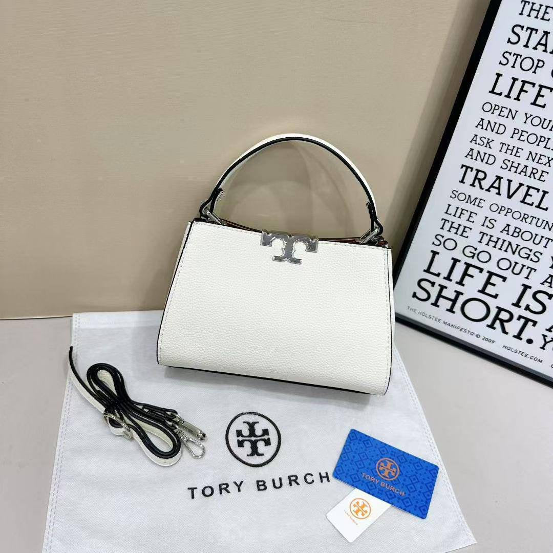 Tory Burch
95 dhs🇦🇪
size:22cm
Good quality 
with box
🎁🎁🎁
Zain35
♥️♥️♥️