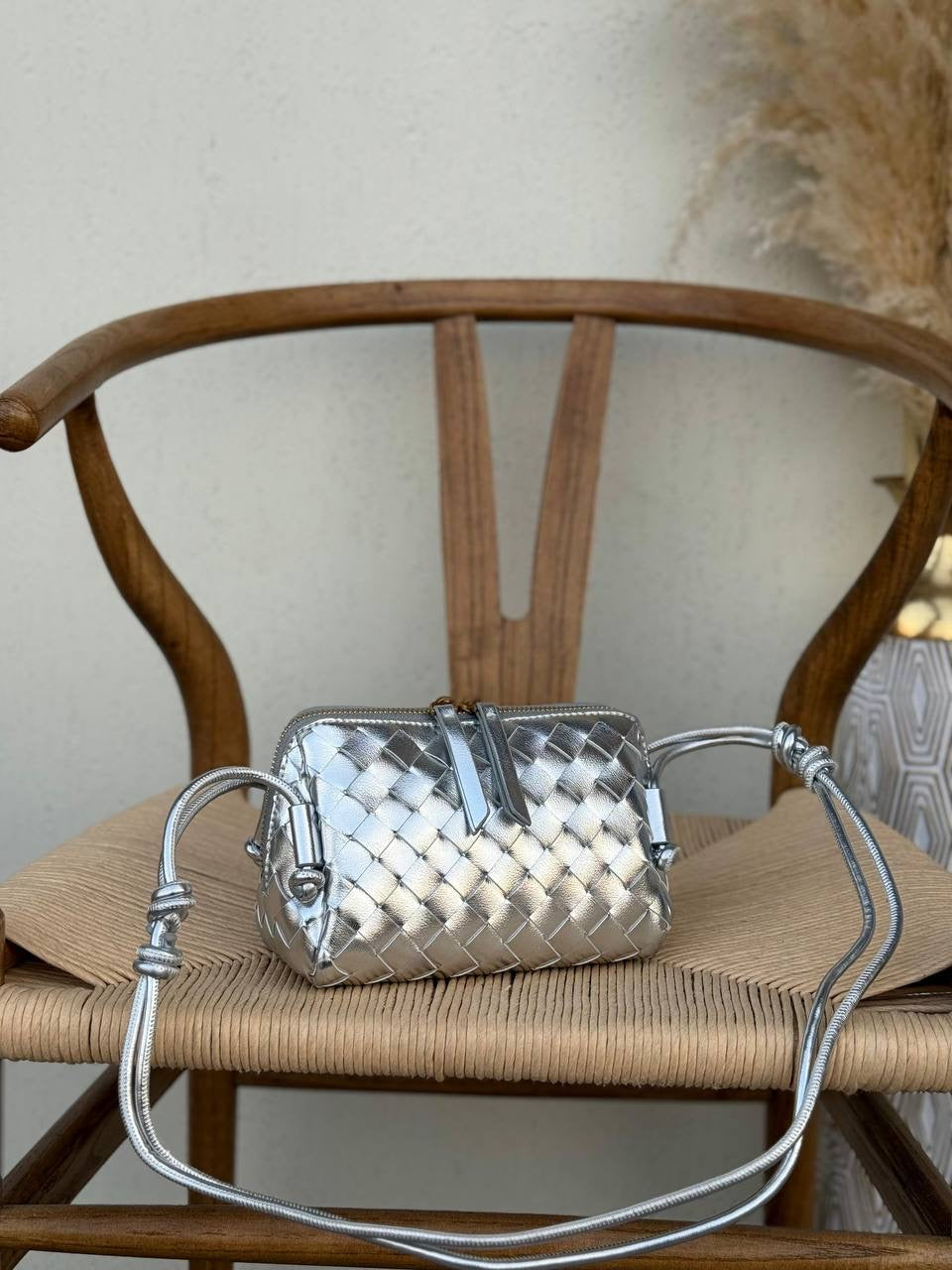 Available again✨✨✨
BOTTEGA VENETA
18cm
330 dhs🇦🇪
Top quality 
With box🎁
Zain167
♥️♥️♥️
