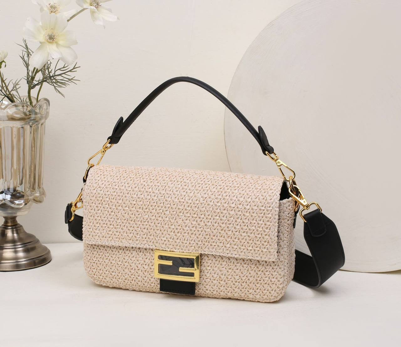 FENDI 
NEW CAME GOOD QUALITY 
WITH BOX 
🎁🎁🎁
85 dhs🇦🇪
Zain39
♥️♥️♥️