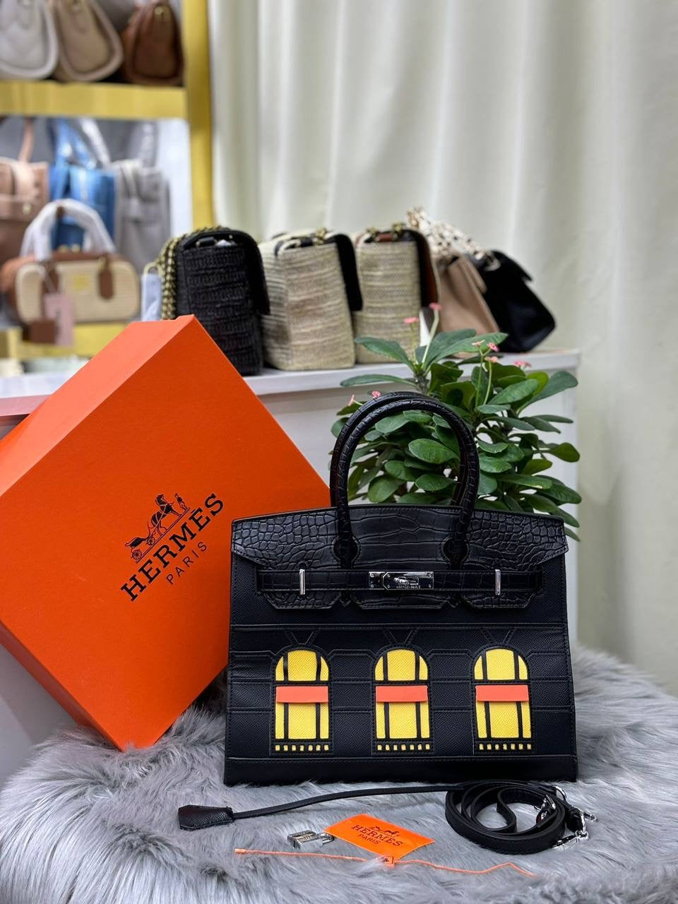 HERMES
SIZE……….25CM
130 dhs🇦🇪
with BOX
🎁🎁🎁
Zain244
♥️♥️♥️