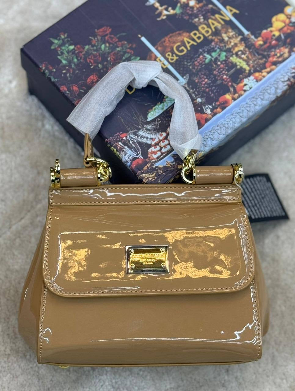 D&G
GOOD QUALITY 
100 dhs🇦🇪
WITH BOX 
🎁🎁🎁
Zain28
♥️♥️♥️
