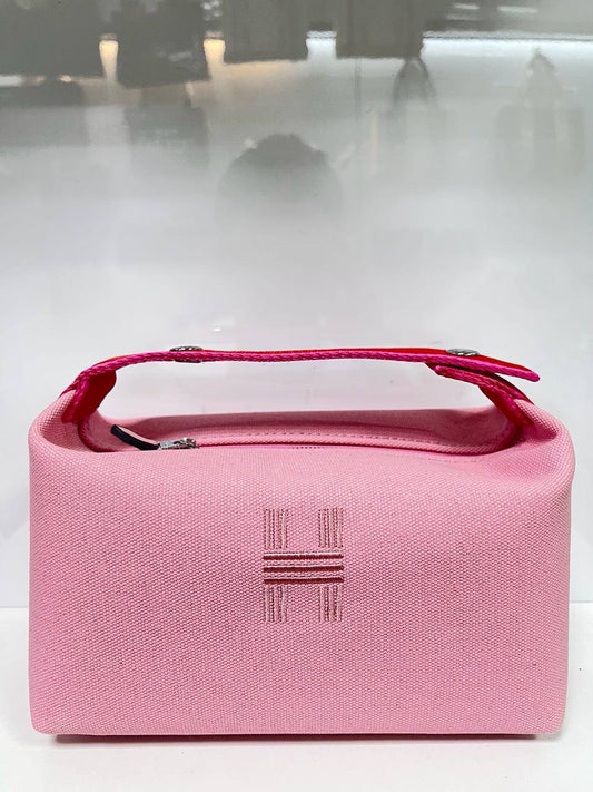 Hermes
Best quality 
with box’s 
🎁🎁🎁
95 dhs🇦🇪
size 22 cm
Zain158
♥️♥️♥️