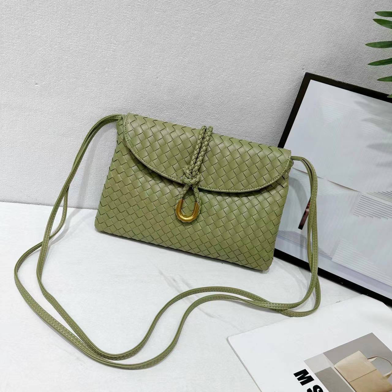 Bottega
WITH BOX 
🎁🎁🎁
95 dhs🇦🇪
Zain154
♥️♥️♥️