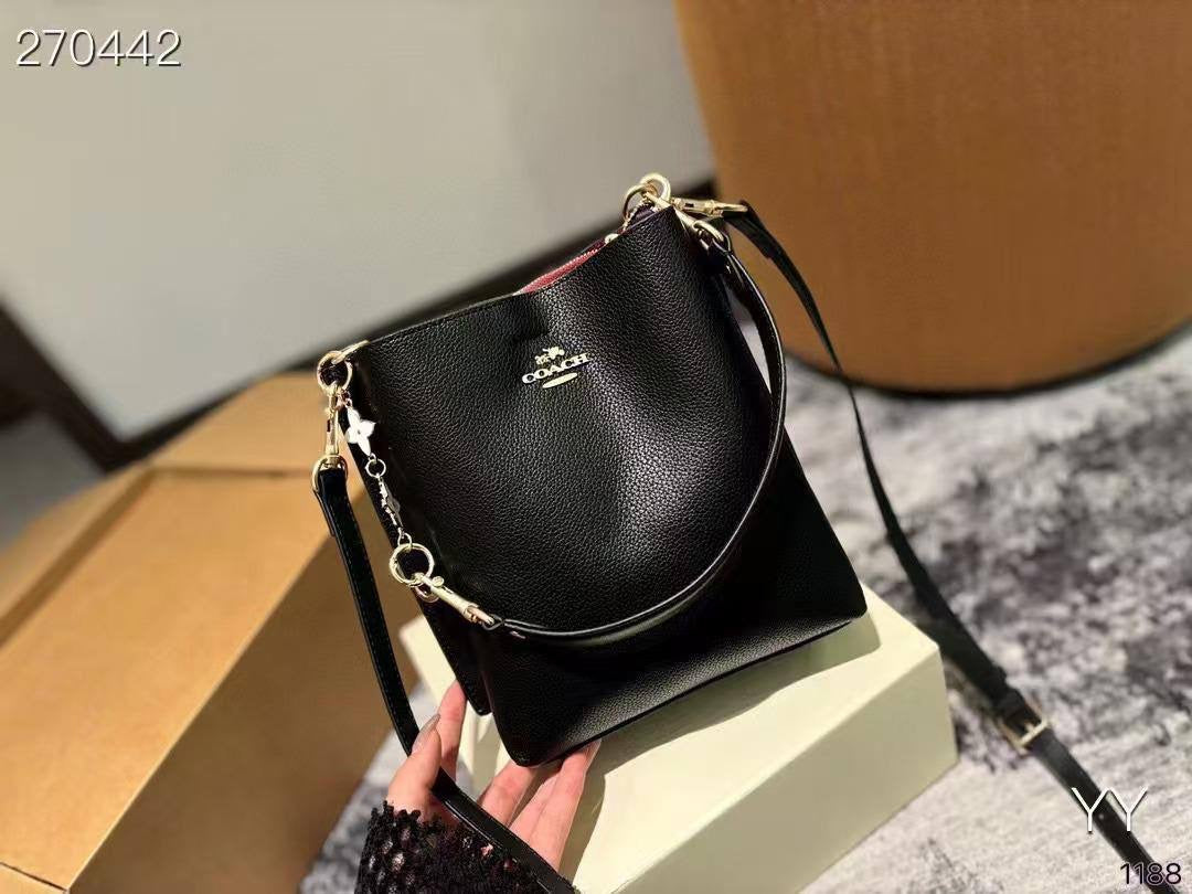 offer Coach Mollie / YSL
Size: 21.5 * 20.5  cm
80 dhs🇦🇪
with box🎁
Zain115
♥️♥️♥️