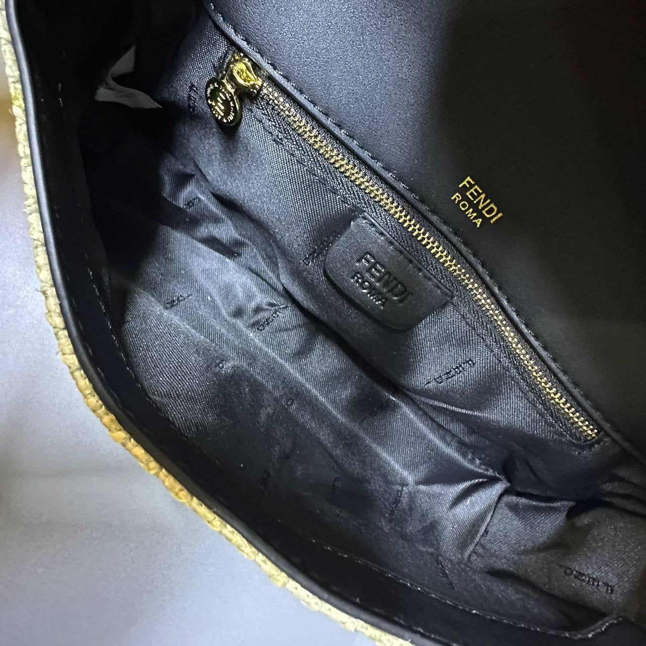 FENDI 
NEW CAME GOOD QUALITY 
WITH BOX 
🎁🎁🎁
85 dhs🇦🇪
Zain39
♥️♥️♥️