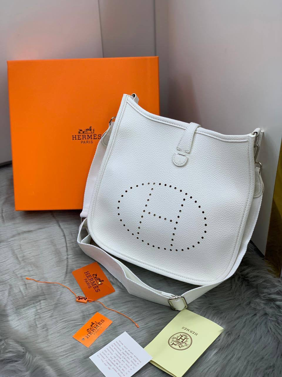 HERMES
SIZE……….  30  CM
110 dhs🇦🇪
with BOX
🎁🎁🎁
Zain244
♥️♥️♥️
