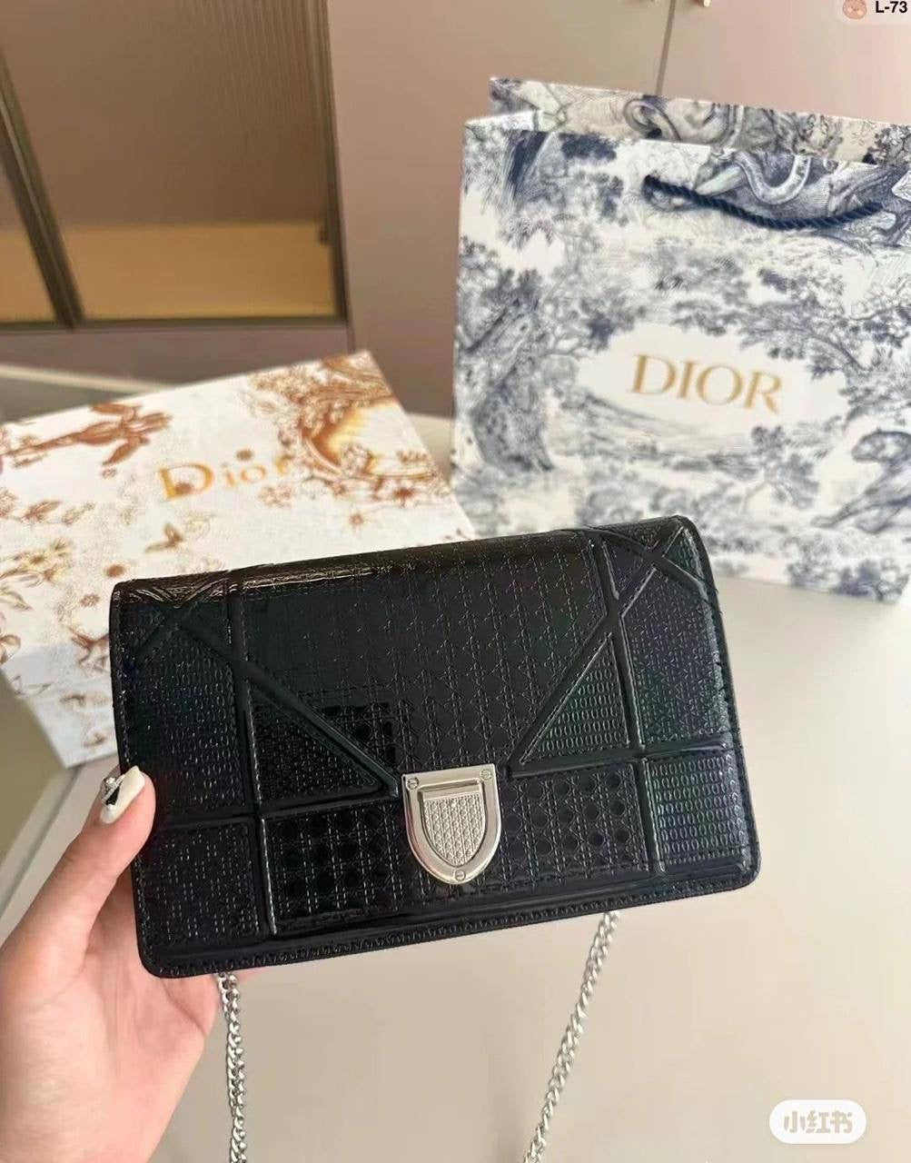 🎉 Discount 💐 D&G / Prada / Ysl / Gucci
Size: 25 ~ 19  cm
80 dhs🇦🇪
with box🎁
Zain115
♥️♥️♥️