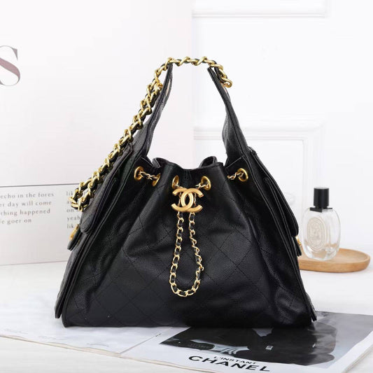 CHANEL
SIZE  ………26 CM 
110 dhs🇦🇪
Zain244
♥️♥️♥️