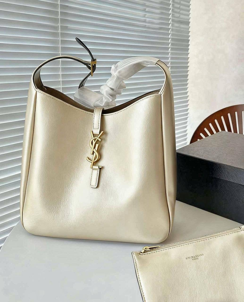 YSL 
NEW CAME GOOD QUALITY 
85 dhs🇦🇪
Zain39
♥️♥️♥️
