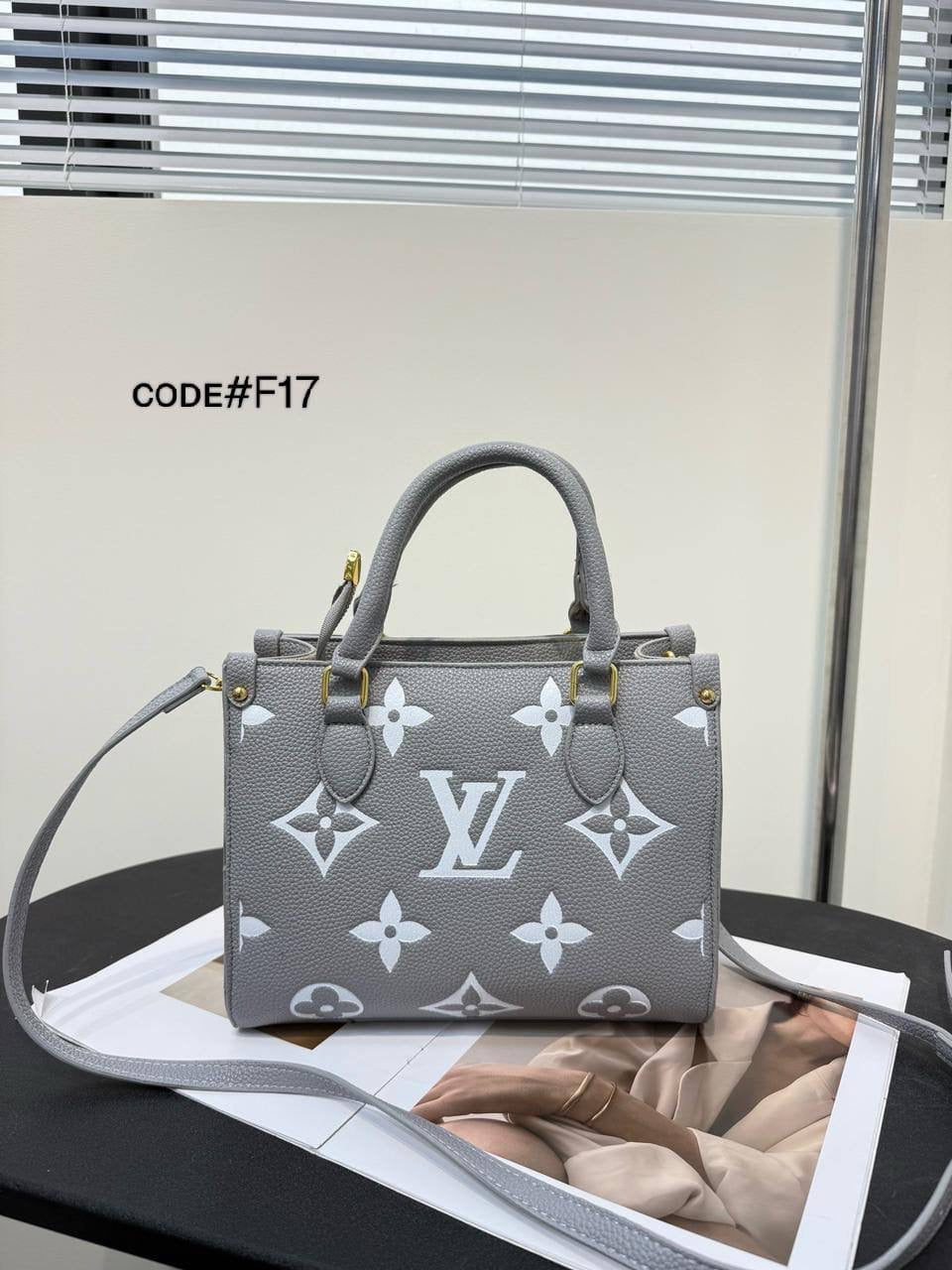 LV
ᴍɪɴɪ Oɴ Tʜᴇ Gᴏ
ᴡɪᴛʜ  ᴛᴡɪʟʟʏ ʀɪʙʙᴏɴ
ɪᴛ ʜᴀs ʟᴏɴɢ ʙᴇʟᴛ sᴛʀᴀᴘ
sɪᴢᴇ :25 cm
70 dhs🇦🇪
Zain31
♥️♥️♥️