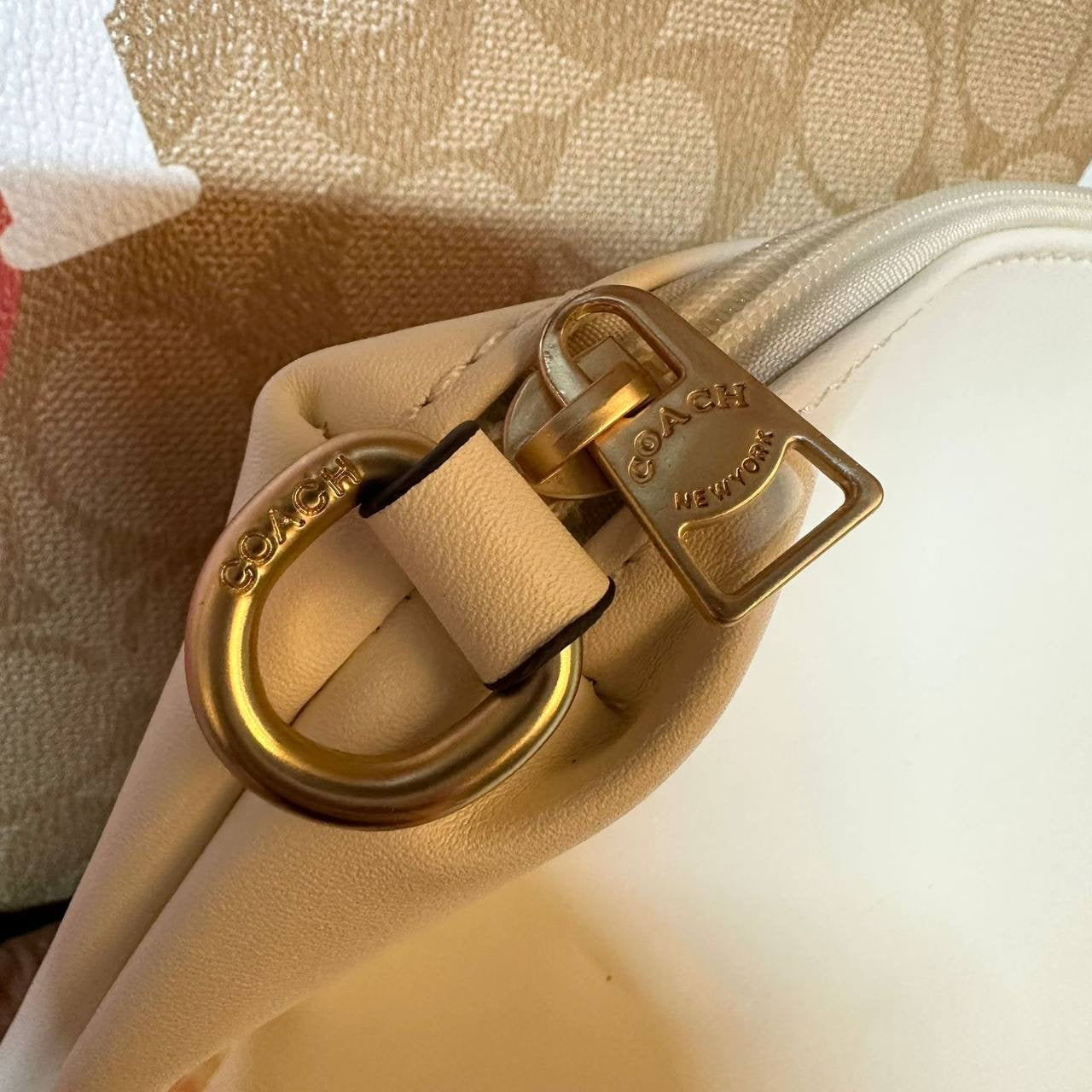 COACH
3 in 1 NEW CAME
GOOD QUALITY
120 dhs🇦🇪
SIZE: 31cm
Zain39
♥️♥️♥️