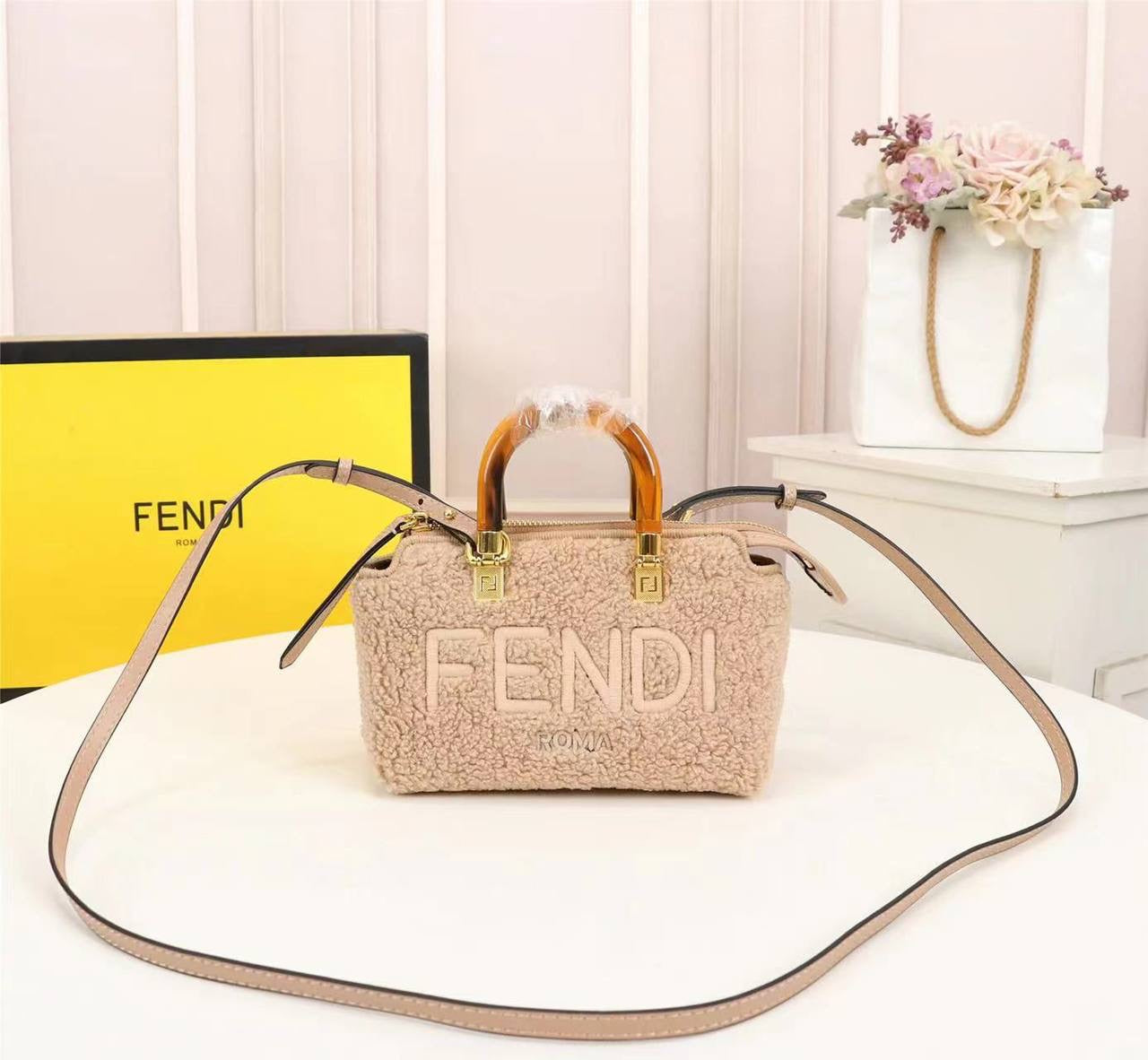 Fendi  Master
         17 Cm
200 dhs🇦🇪
Zain131
♥️♥️♥️