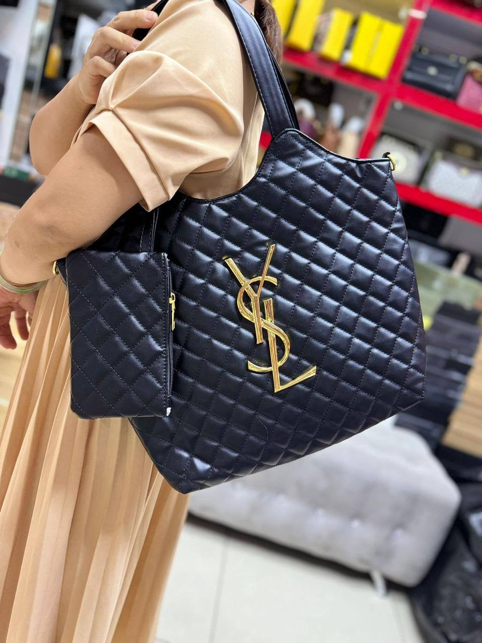 YSL ICARE
High  quality
Size :43 * 37 *10 cm
80 dhs🇦🇪
Zain27
♥️♥️♥️