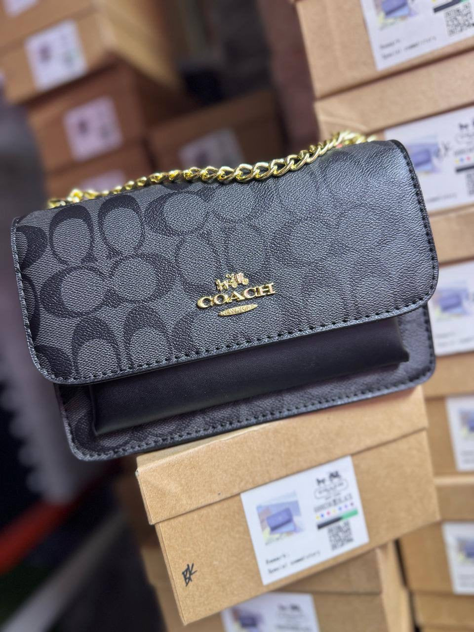 🎉 Offer 🎊 Coach 
Size : 24 * 16 cm
70 dhs🇦🇪
with box🎁
Zain115
♥️♥️♥️