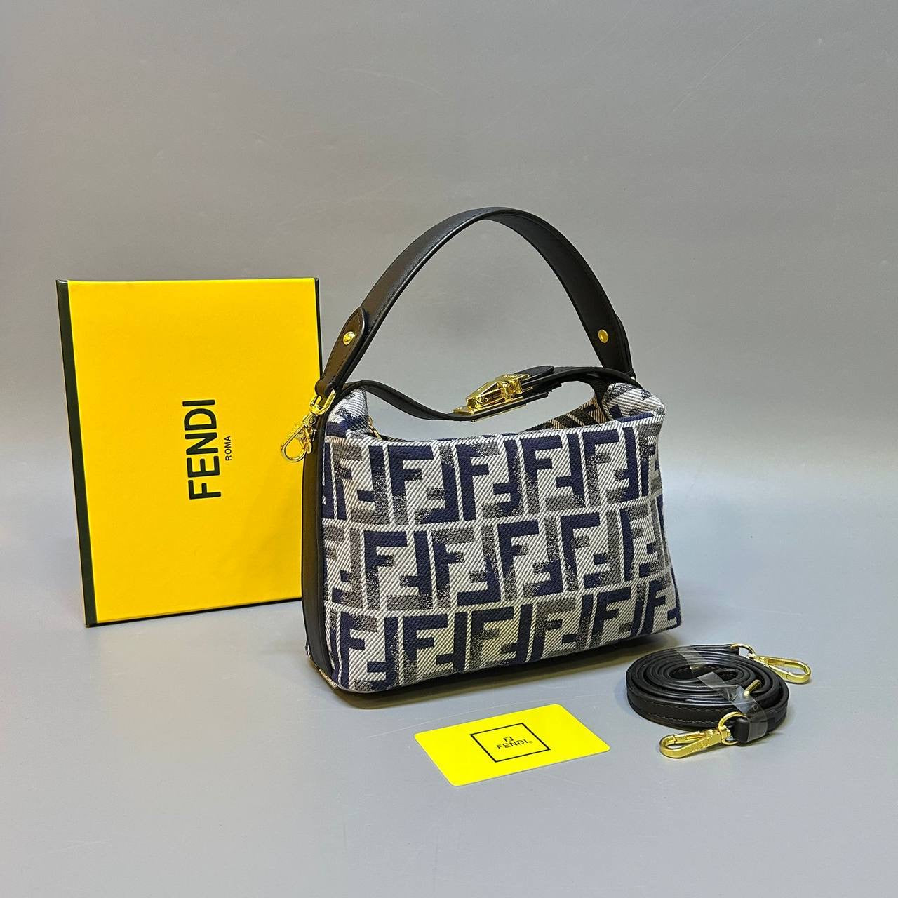 FENDI
 NEW CAME GOOD QUALITY 
WITH BOX 
🎁🎁🎁
90 dhs🇦🇪
Zain39
♥️♥️♥️