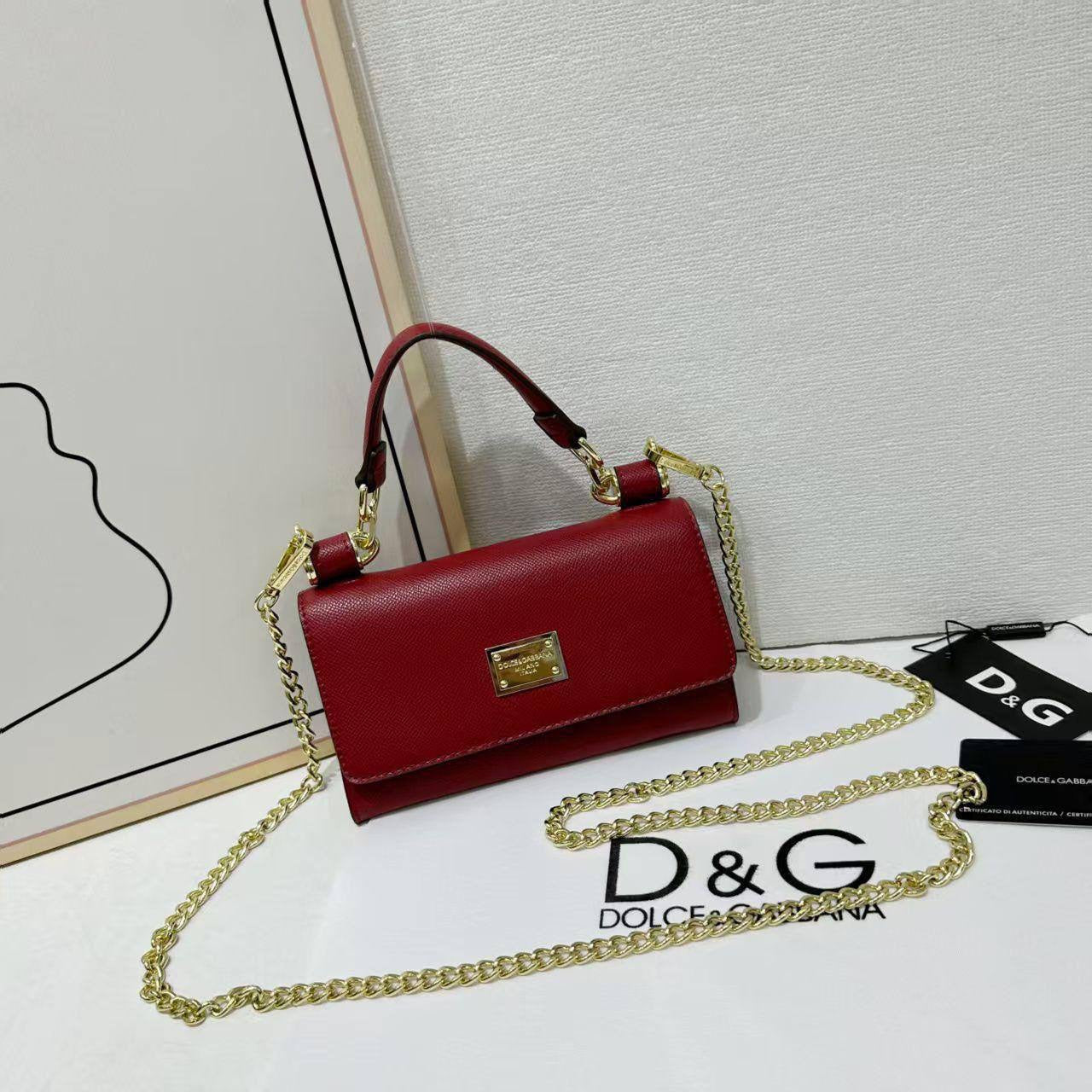 🎉 Discount 💐 D&G / Prada / Ysl / Gucci
Size: 25 ~ 19  cm
80 dhs🇦🇪
with box🎁
Zain115
♥️♥️♥️