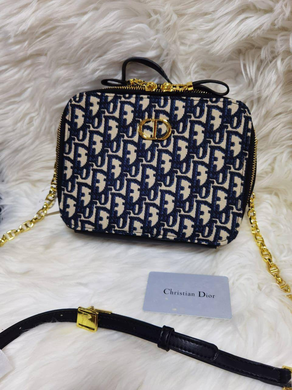 🎉 Big Offer 🎊 Dior Caro 
Size : 20 * 16 cm
55 dhs🇦🇪
Zain115
♥️♥️♥️