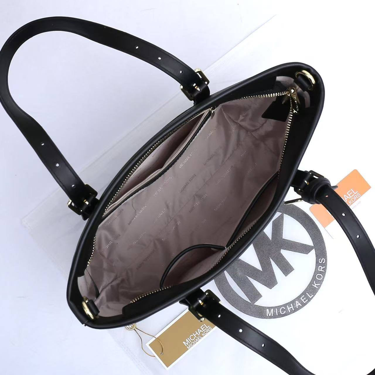 MK
90 dhs🇦🇪
Good quality 
Zain35
♥️♥️♥️