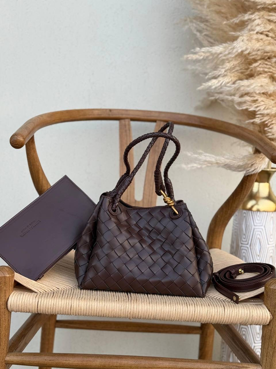 BOTTEGA VENETA
24cm
350 dhs🇦🇪
Top quality 
With box🎁
Zain167
♥️♥️♥️