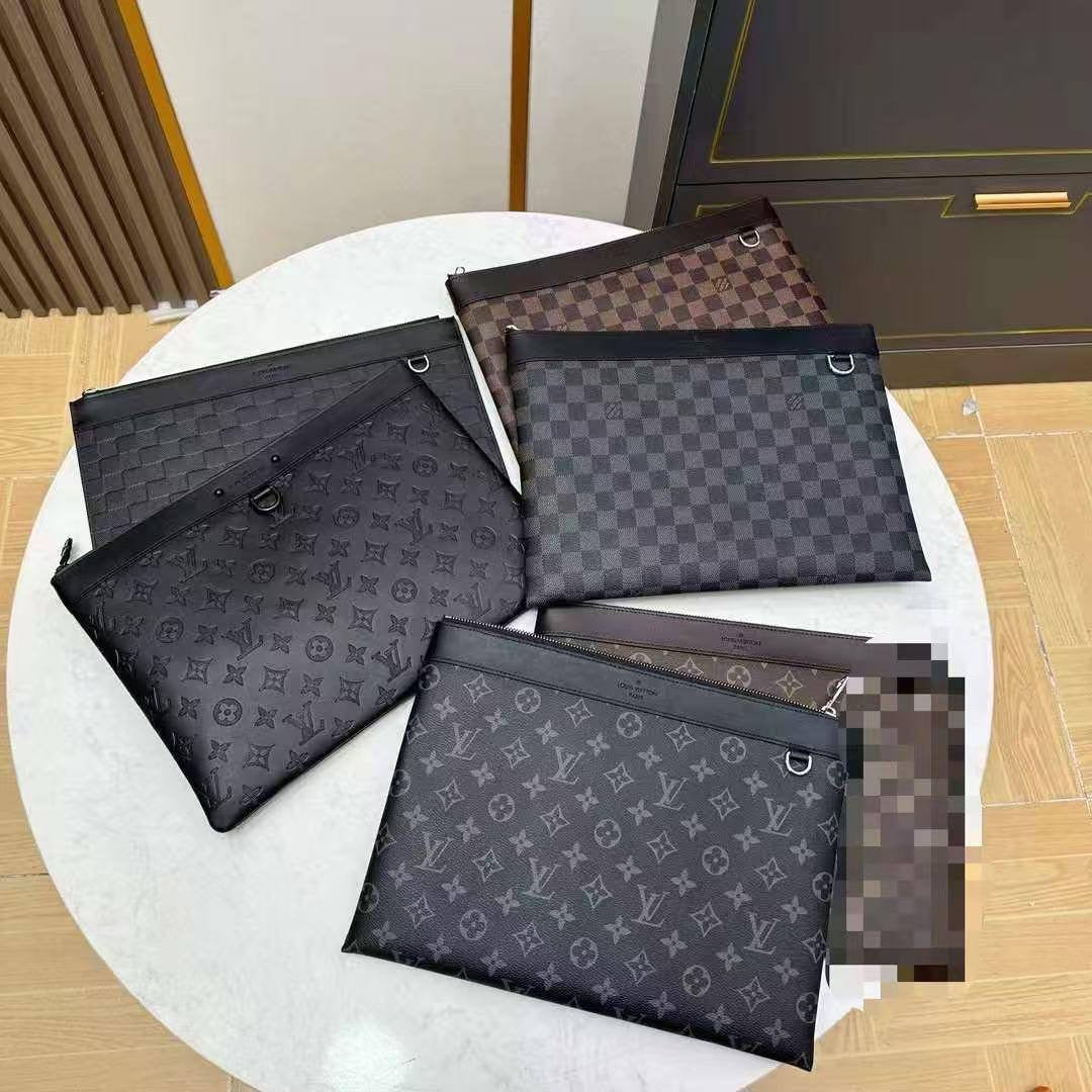 IPad  bag / Document bag   
with nice box 
🎁🎁🎁
55 dhs🇦🇪
Zain33
♥️♥️♥️
