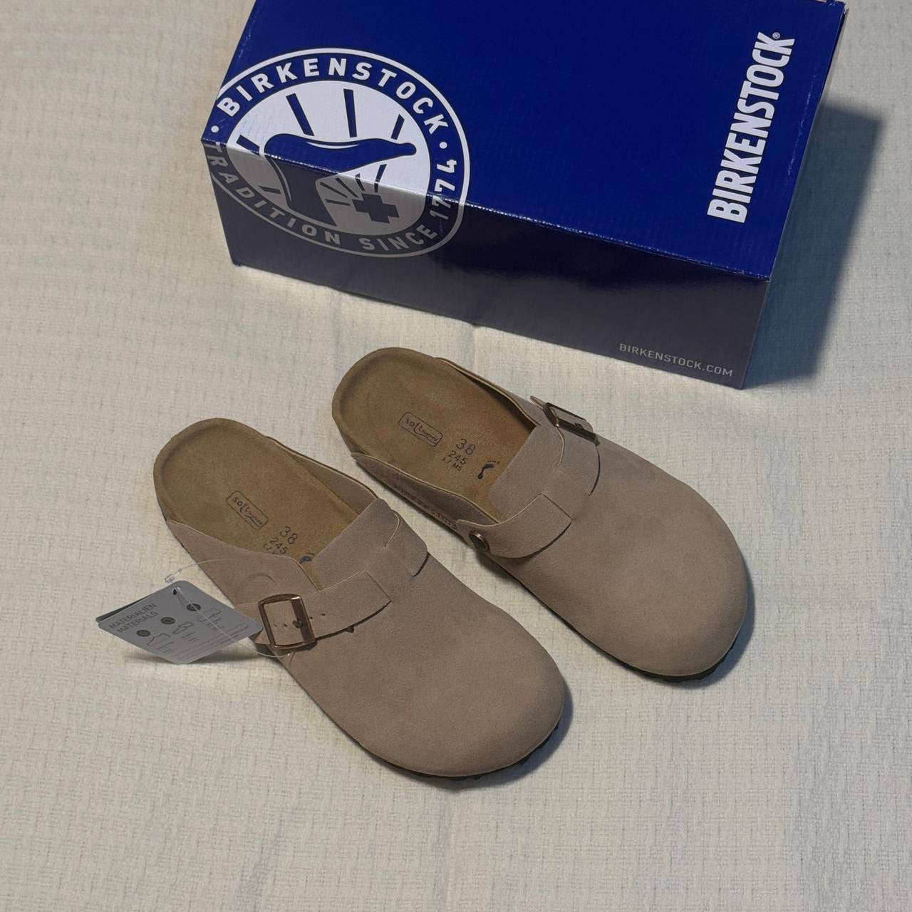 BIRKENSTOCK
SLIPPER
GOOD QUALITY
105 dhs🪙
Size 37 to 43
Zain40
♥️♥️♥️