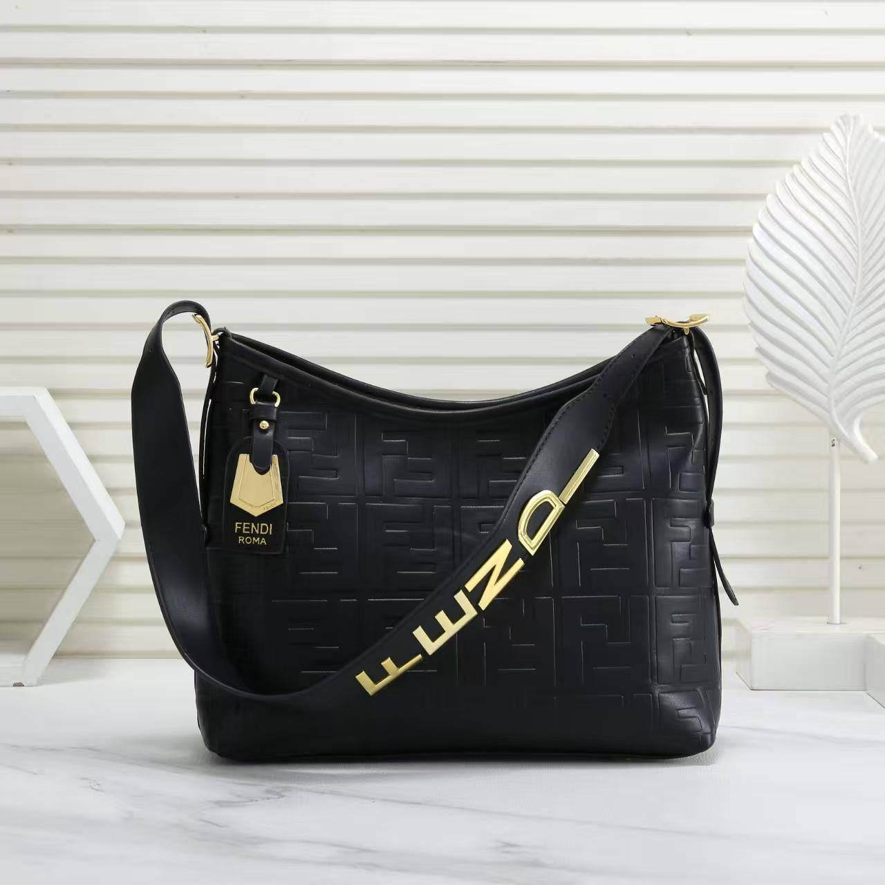 New arrived 
Fendi 
120 dhs🇦🇪
size 32cm
Zain161
♥️♥️♥️