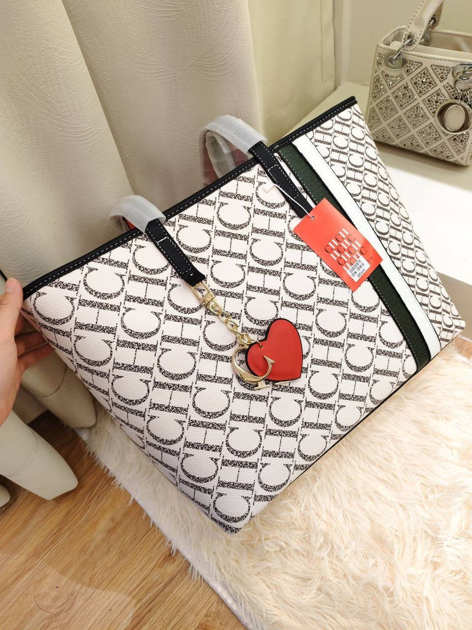 CH
85 dhs🇦🇪
Zain137
Zain93
♥️♥️♥️