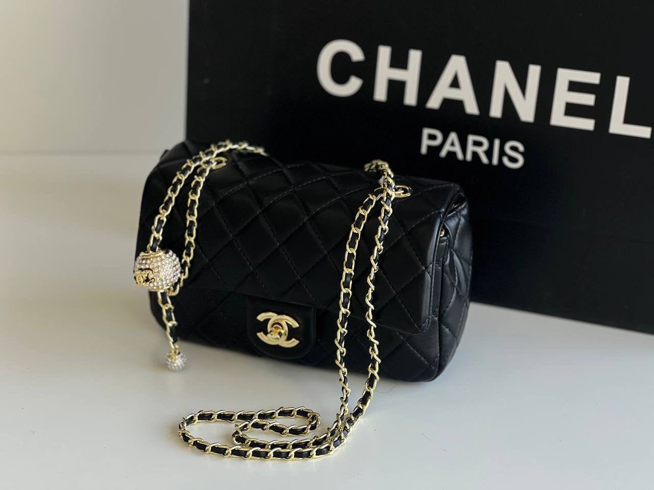 Chanel
Good Quality bag 
with box 
🎁🎁🎁
120 dhs🇦🇪
Zain117
♥️♥️♥️