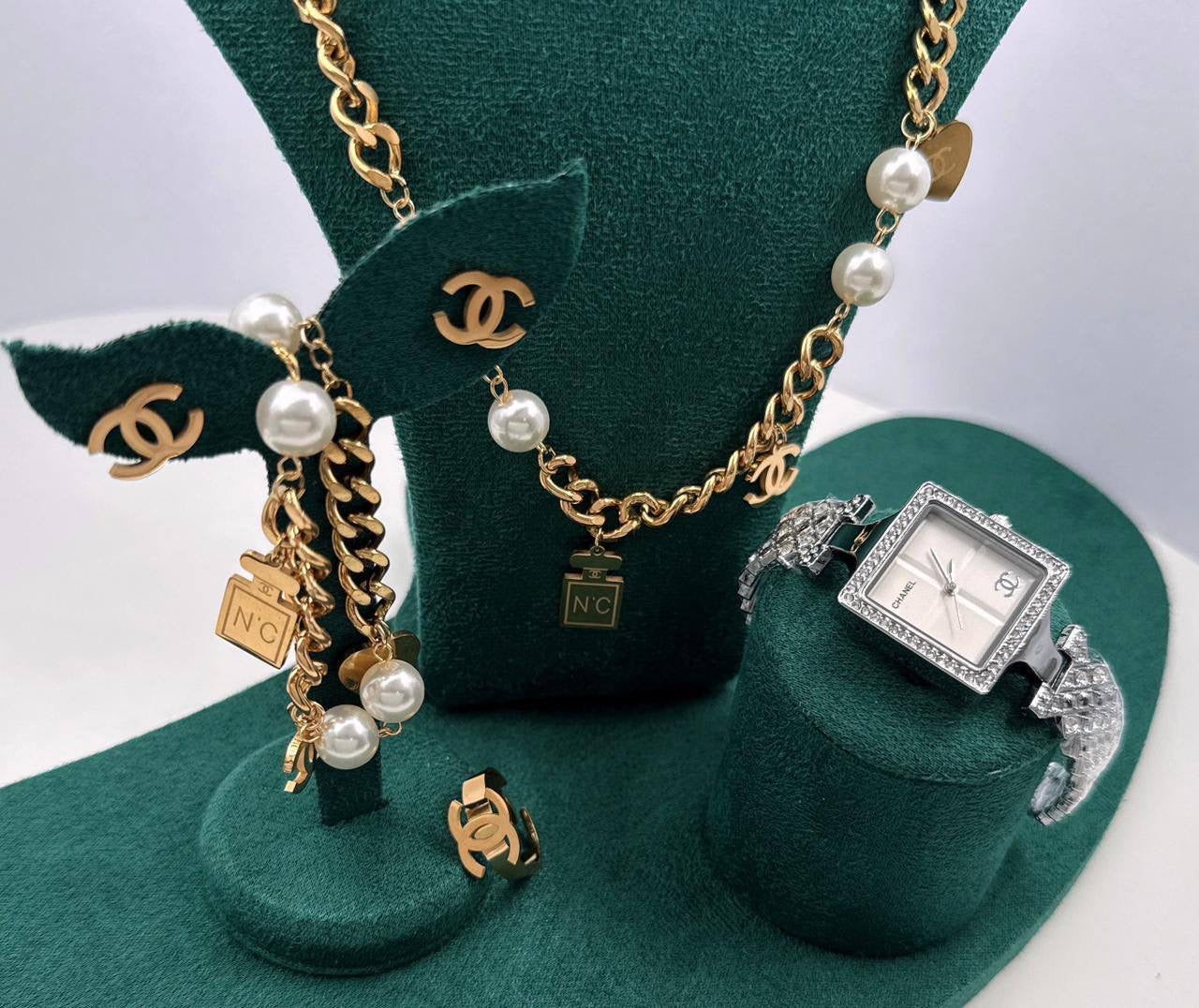 90 dhs 🇦🇪 
Set with box
🎁🎁🎁
Zain45
♥️♥️♥️
