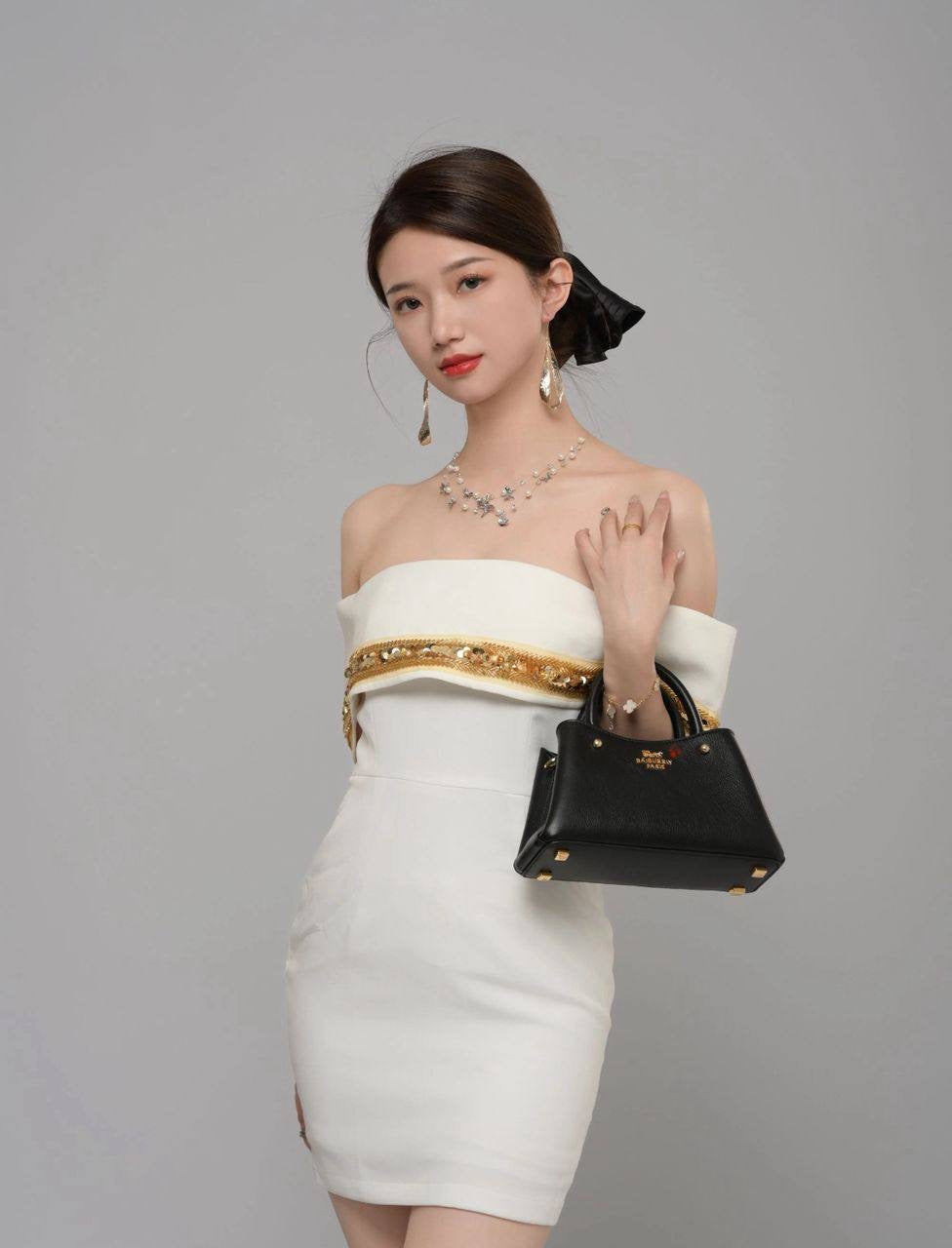 Guess
90 dhs🇦🇪
size:22cm
Good quality 
with box
🎁🎁🎁
Zain35
♥️♥️♥️