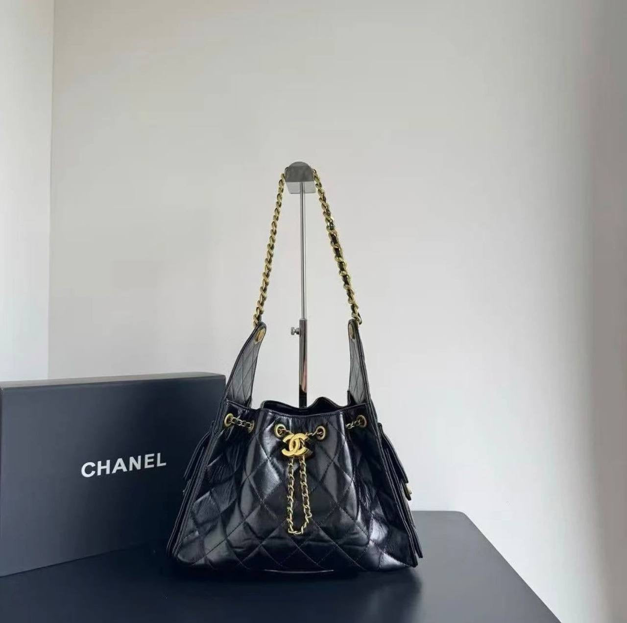 CHANEL 
Master 
WITH BOX 
🎁🎁🎁
210 dhs🇦🇪
Check with K 👉Q
Zain39
♥️♥️♥️