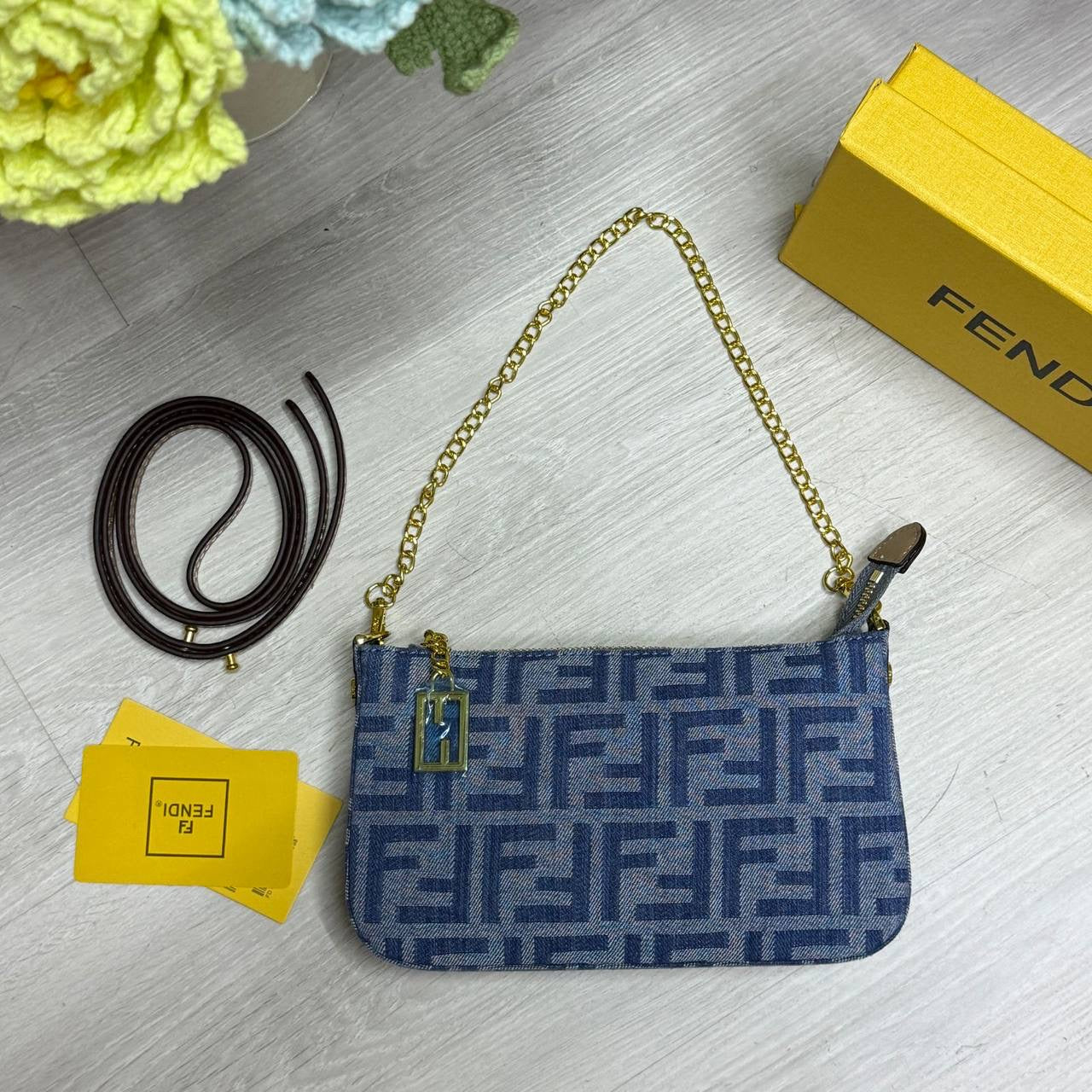 FENDI
21*3.5*12.5cm  
with box
🎁🎁🎁
80 dhs🇦🇪
Zain44
♥️♥️♥️