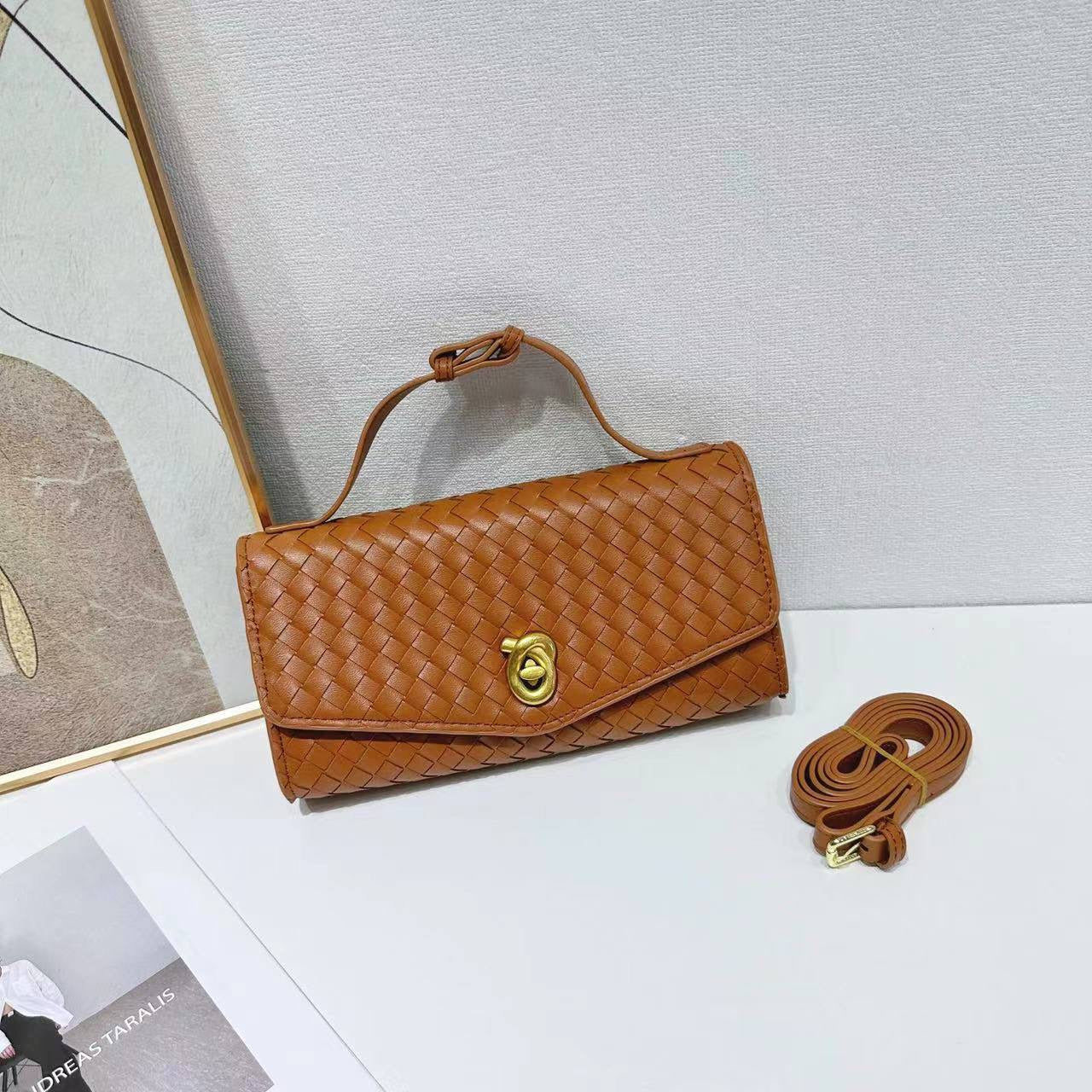 Bottega
WITH BOX 
🎁🎁🎁
95 dhs🇦🇪
Zain154
♥️♥️♥️