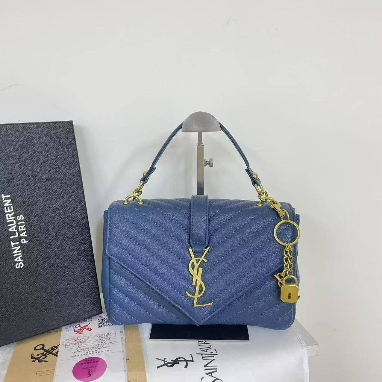 YSL 
105 dhs🇦🇪
With box
🎁🎁🎁
size 25cm
Zain161
♥️♥️♥️